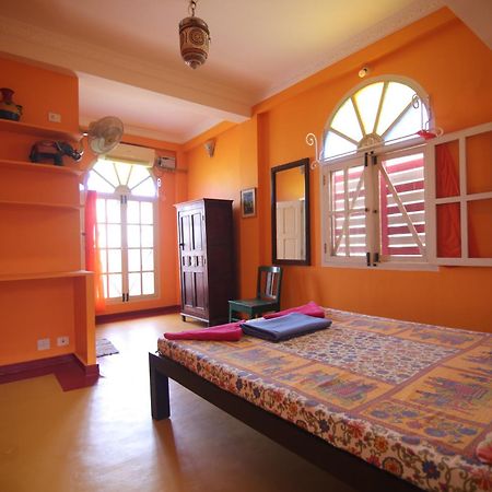 Holi-Wood Guesthouse 퐁디셰리 외부 사진