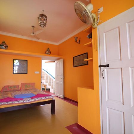 Holi-Wood Guesthouse 퐁디셰리 외부 사진