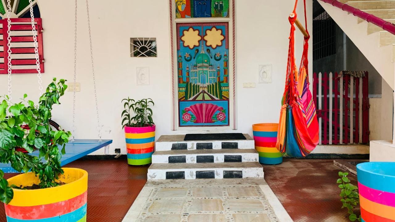 Holi-Wood Guesthouse 퐁디셰리 외부 사진