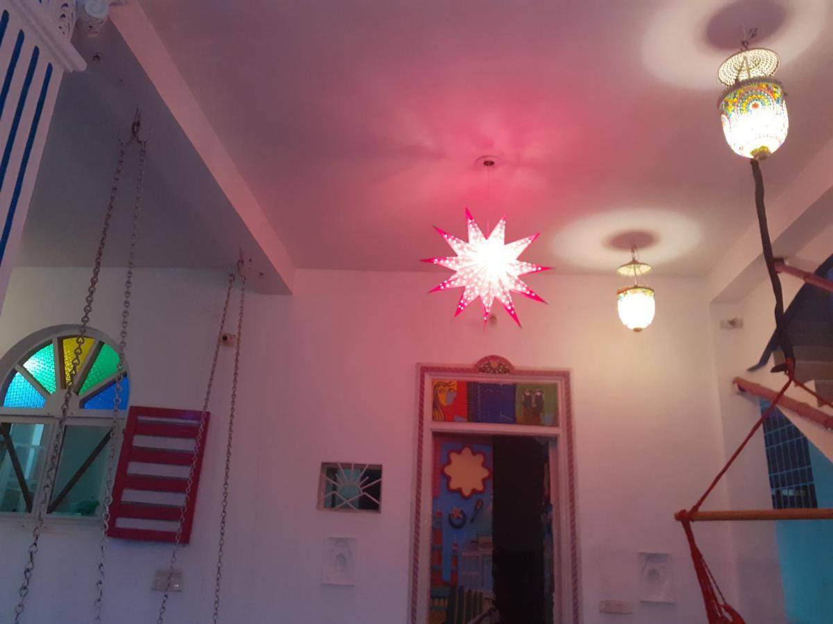 Holi-Wood Guesthouse 퐁디셰리 외부 사진