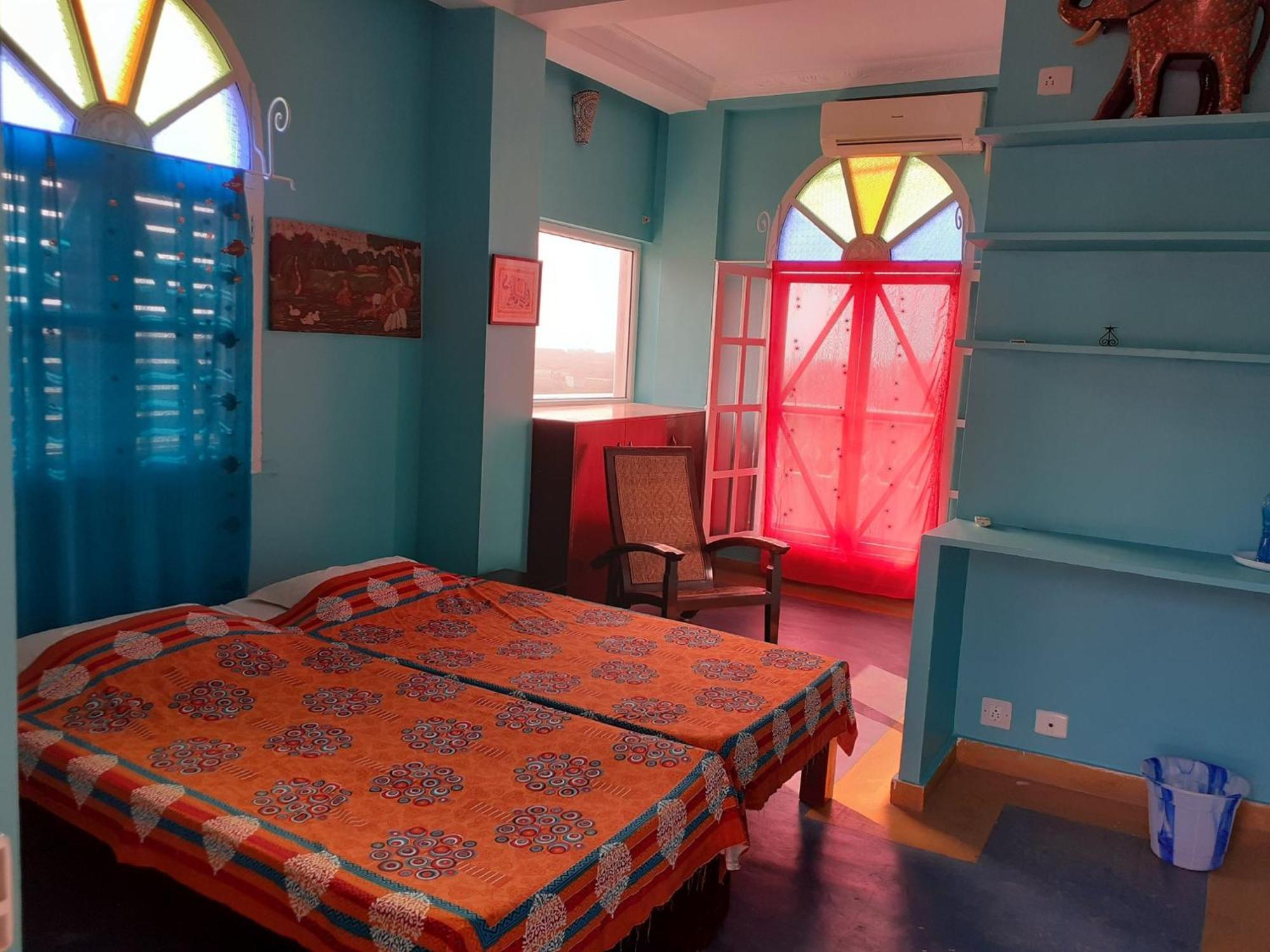 Holi-Wood Guesthouse 퐁디셰리 외부 사진