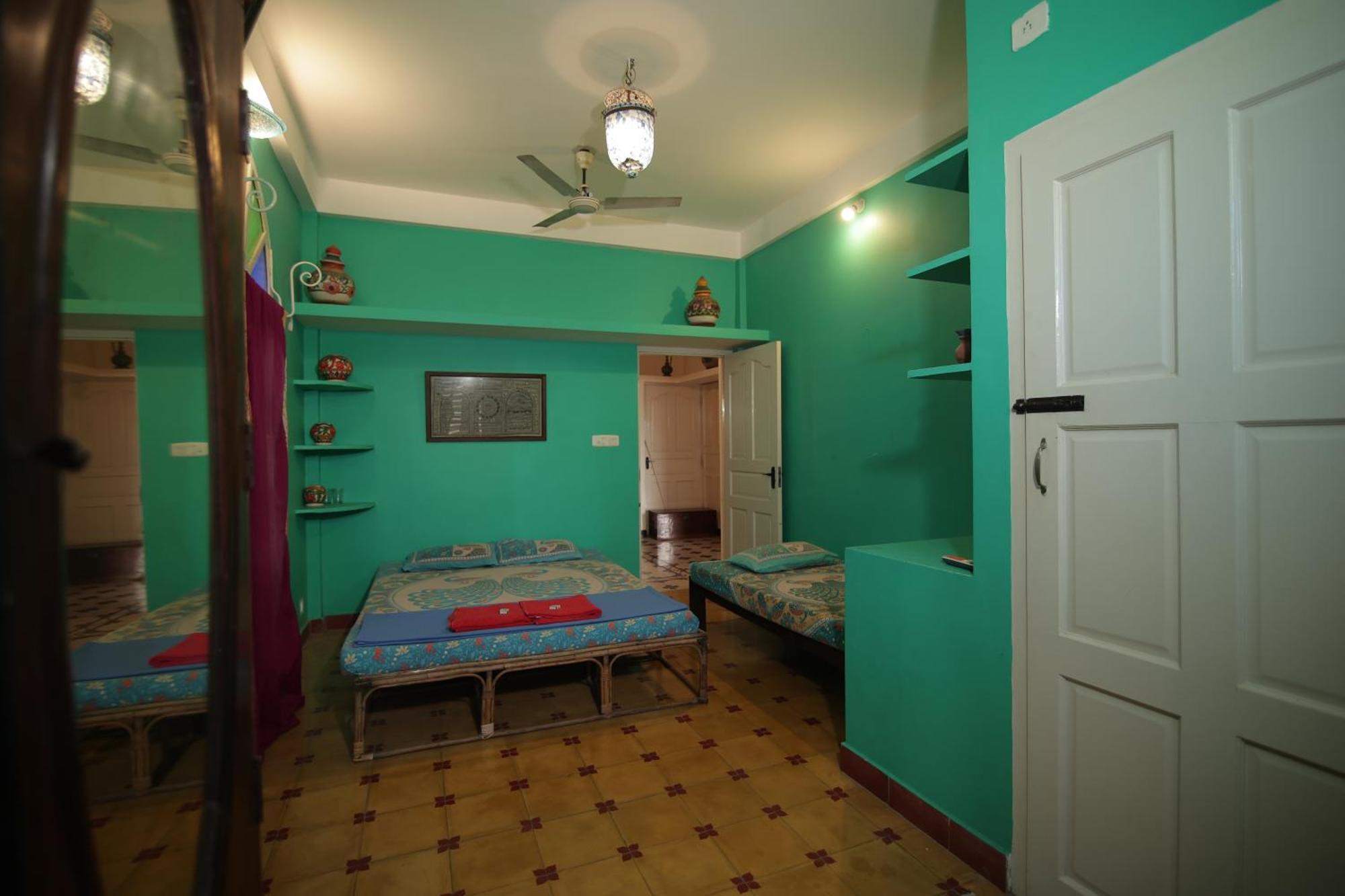 Holi-Wood Guesthouse 퐁디셰리 외부 사진