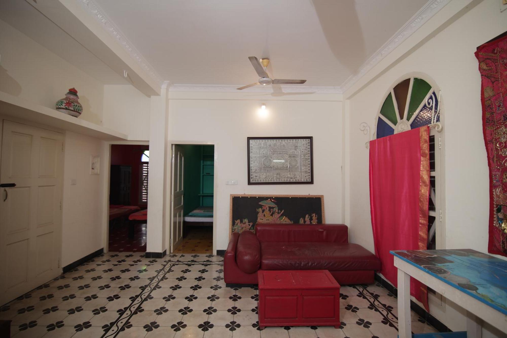 Holi-Wood Guesthouse 퐁디셰리 외부 사진