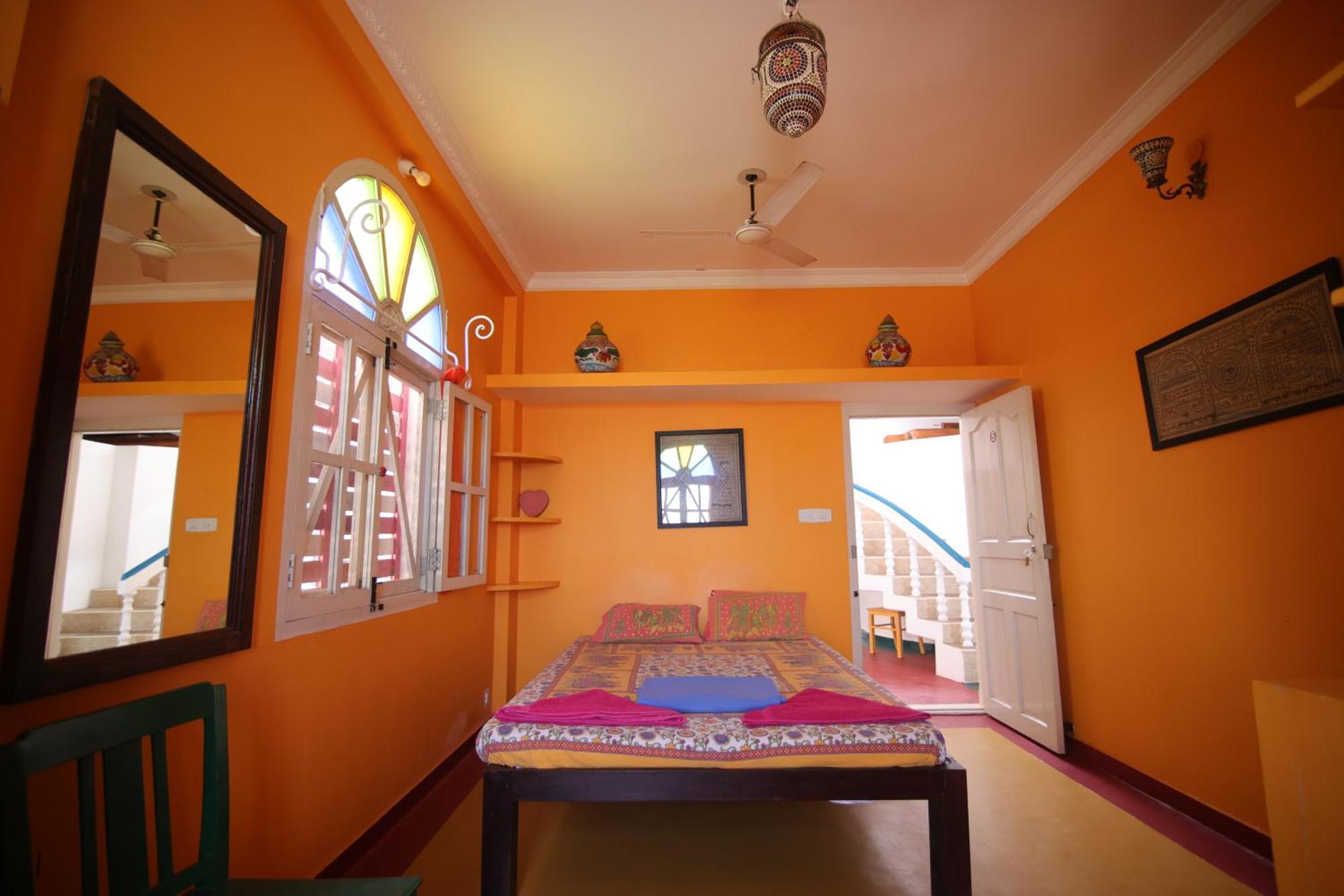 Holi-Wood Guesthouse 퐁디셰리 외부 사진