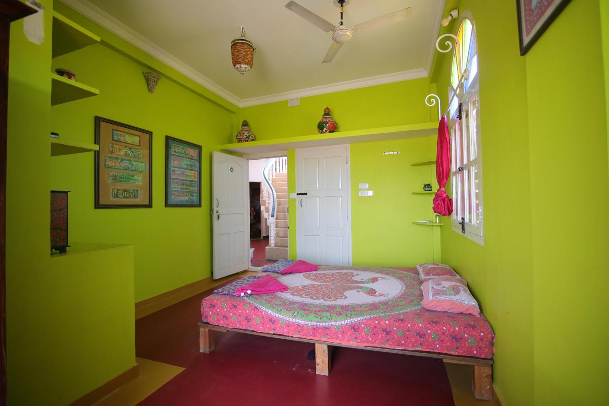 Holi-Wood Guesthouse 퐁디셰리 외부 사진